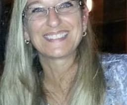 Tracy Arts - Pet Stylist with 20+ Years Experience